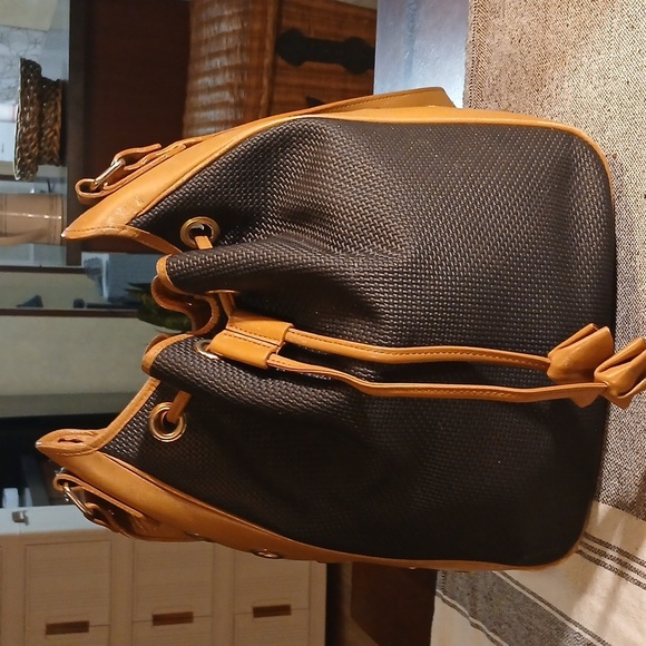 Stylish Black and Tan Men's Bag - Picture 2 of 16
